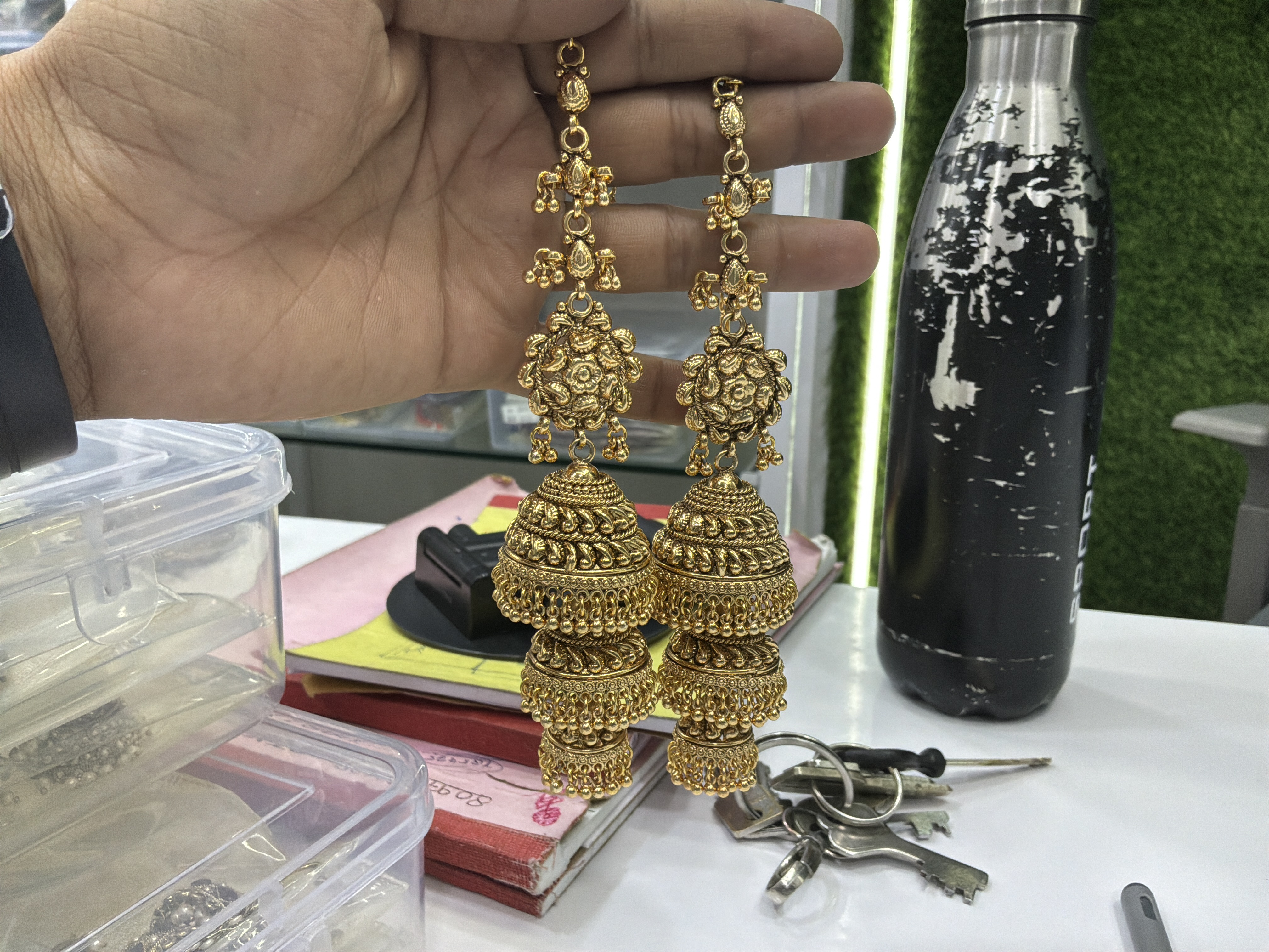 Gold Jhumka / Earrings